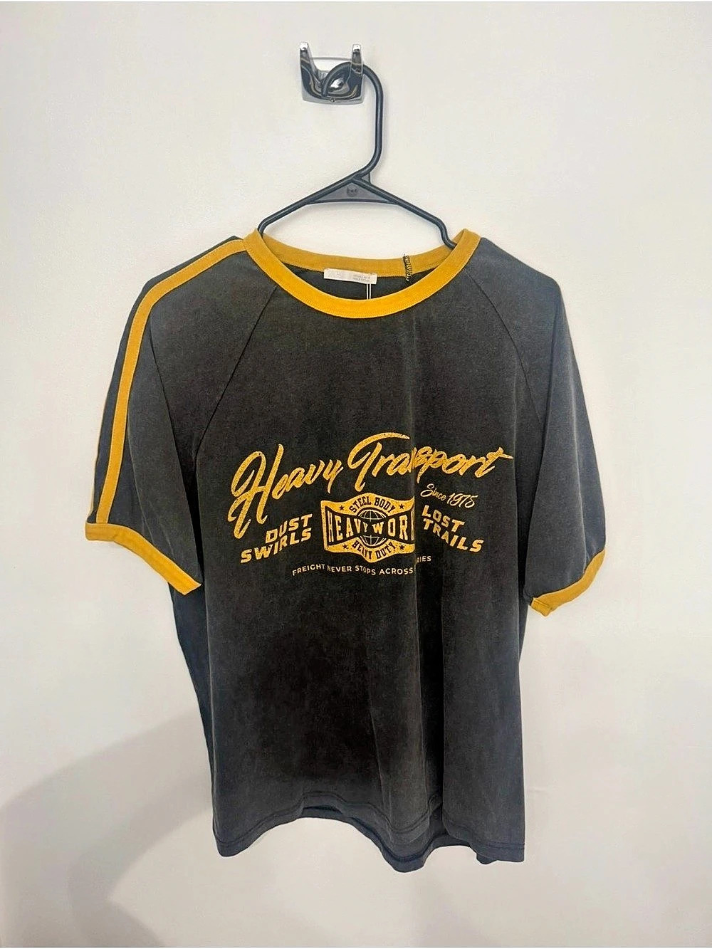 Zara Men's Black & Yellow Graphic Tee